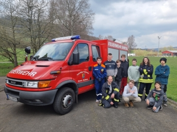 Die Schüler der Klassen 5–7 der Johann-August-Waldner-Schule in Sannerz durften eine besondere Feuerwehrübung absolvieren