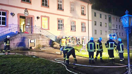 Feuerwehr löscht Brand im Jugendhilfezentrum Sannerz